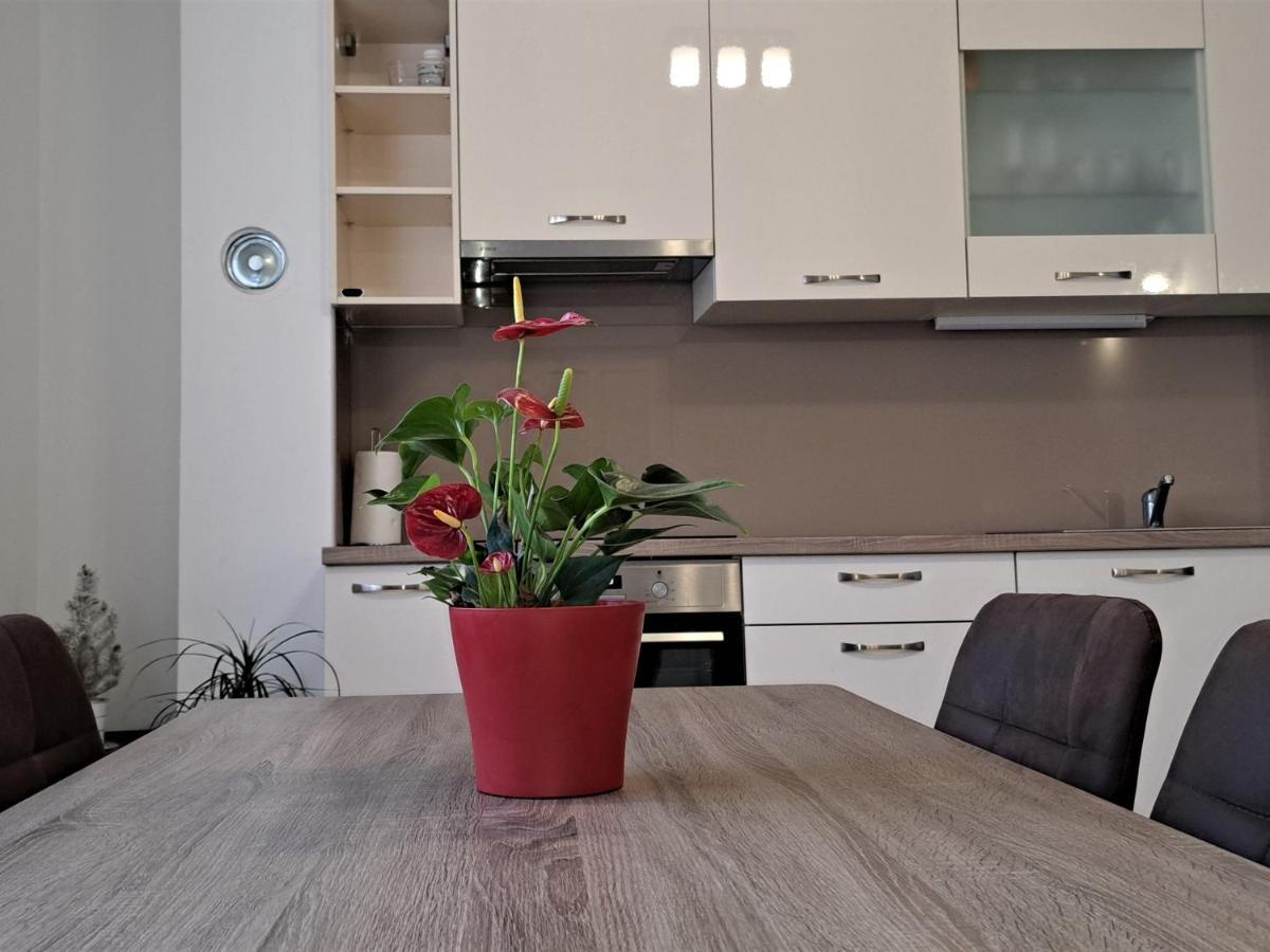 Lägenhet Holiday Apartman Kaštela