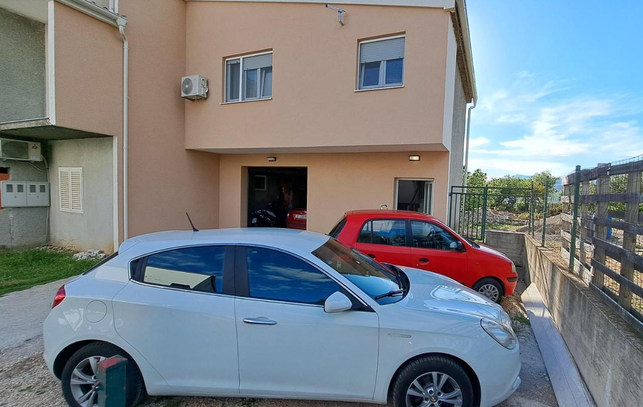 Holiday Apartman Apartment Kastela